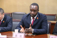 苏拉在调解办公室开会.jpg