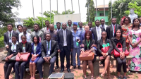 LES ETUDIANTS DE L'IAI AVEC ARMAND CLAUDE ABANDA.jpg